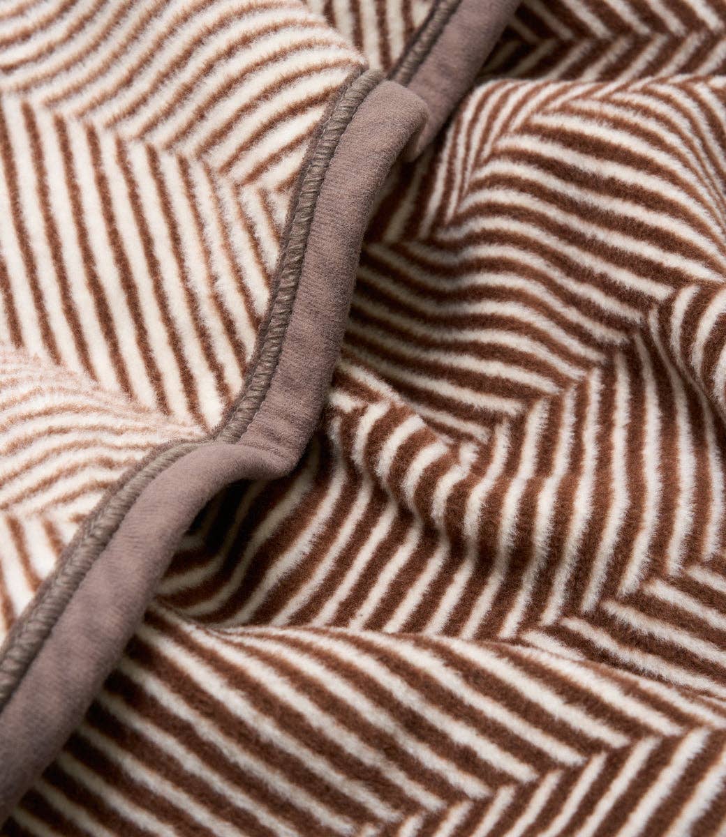 Harborview Herringbone Chocolate Blanket: Original
